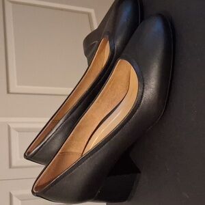 Vionic stable heel Carmel style dress shoes in black EXCELLENT QUALITY!